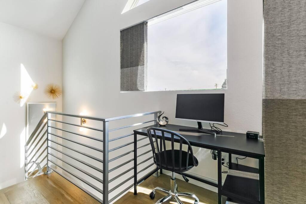 Bright 2bd 2ba 15 Mins To Downtown Holiday home Denver