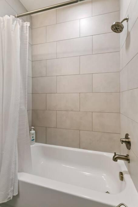 Holiday home Bright 2bd 2ba 15 Mins To Downtown Denver