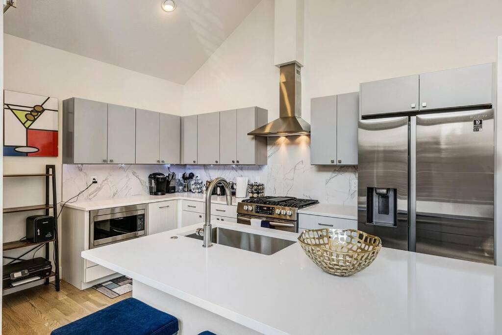 Bright 2bd 2ba 15 Mins To Downtown