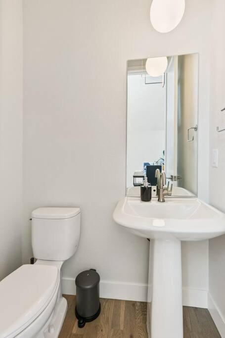Bright 2bd 2ba 15 Mins To Downtown