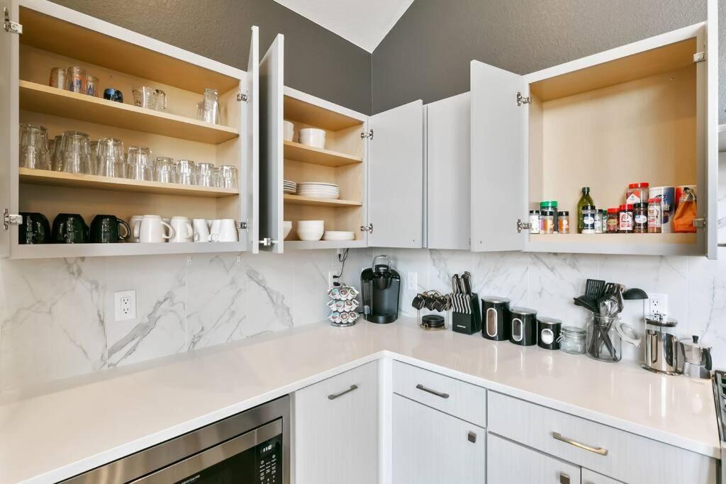 Bright 2bd 2ba 15 Mins To Downtown Holiday home Denver