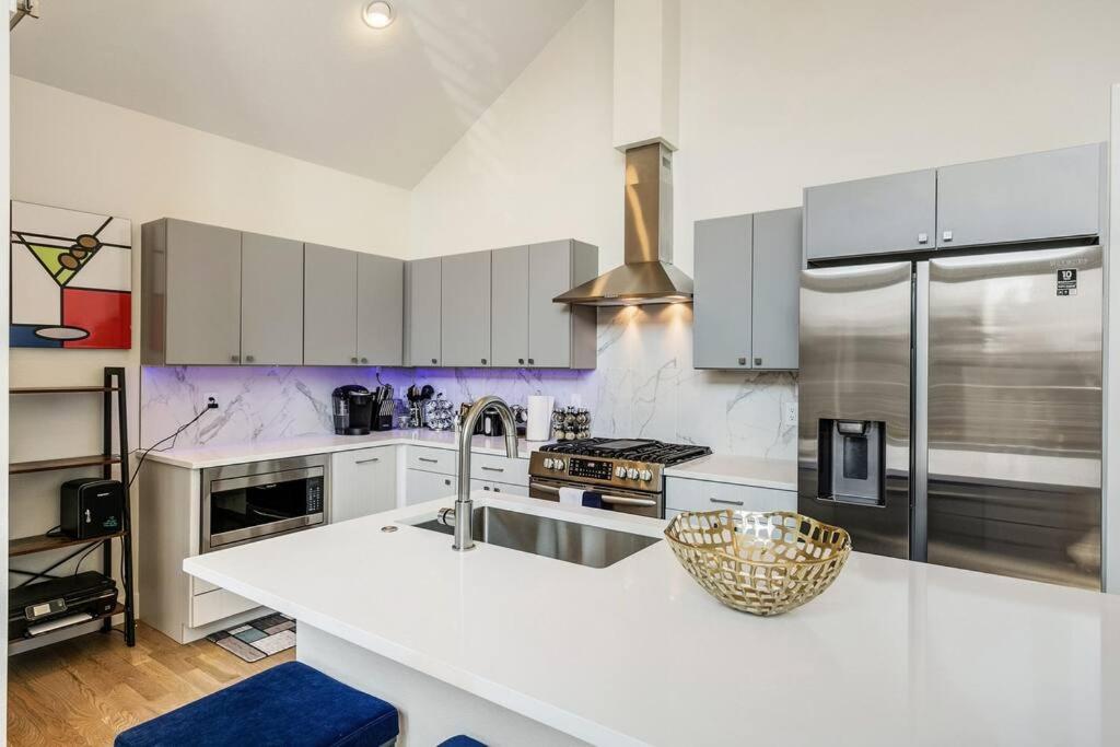 Bright 2bd 2ba 15 Mins To Downtown Holiday home Denver