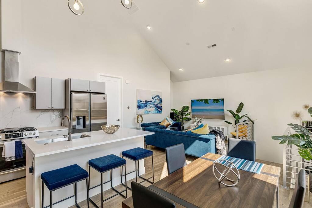 Bright 2bd 2ba 15 Mins To Downtown *