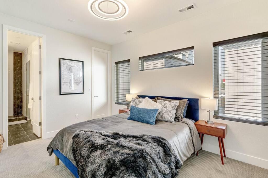 Bright 2bd 2ba 15 Mins To Downtown Holiday home